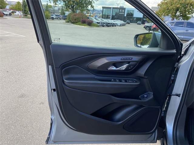 2024 Gmc Terrain SLT photo 2
