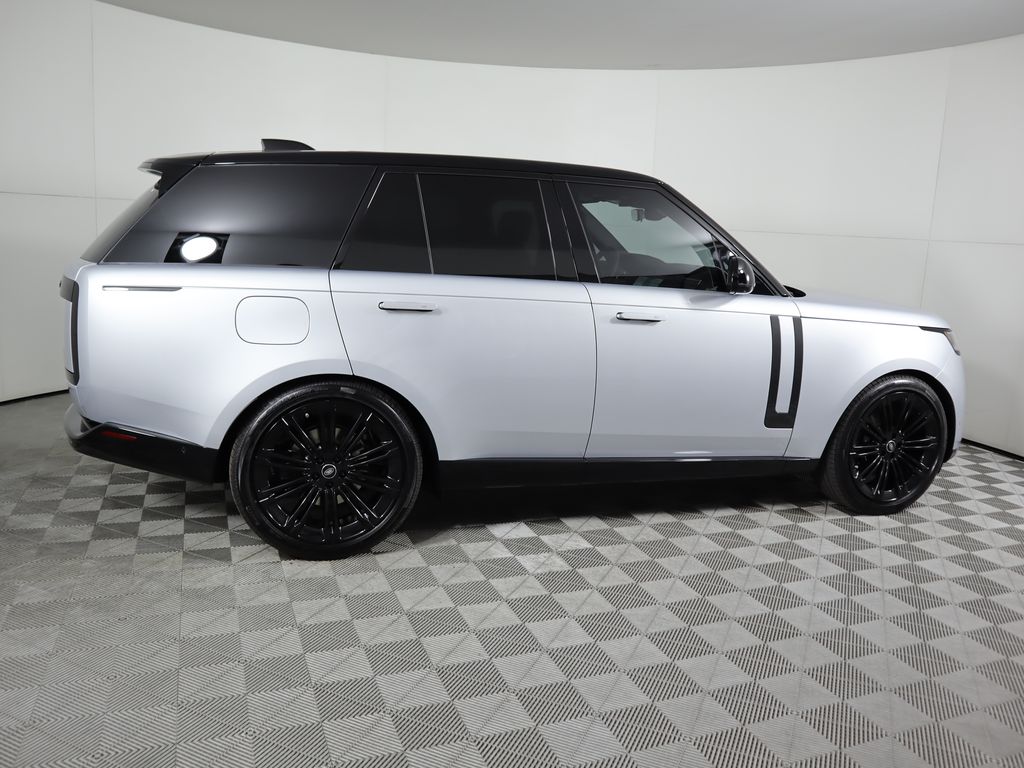 2025 Land Rover Range Rover SE photo 4