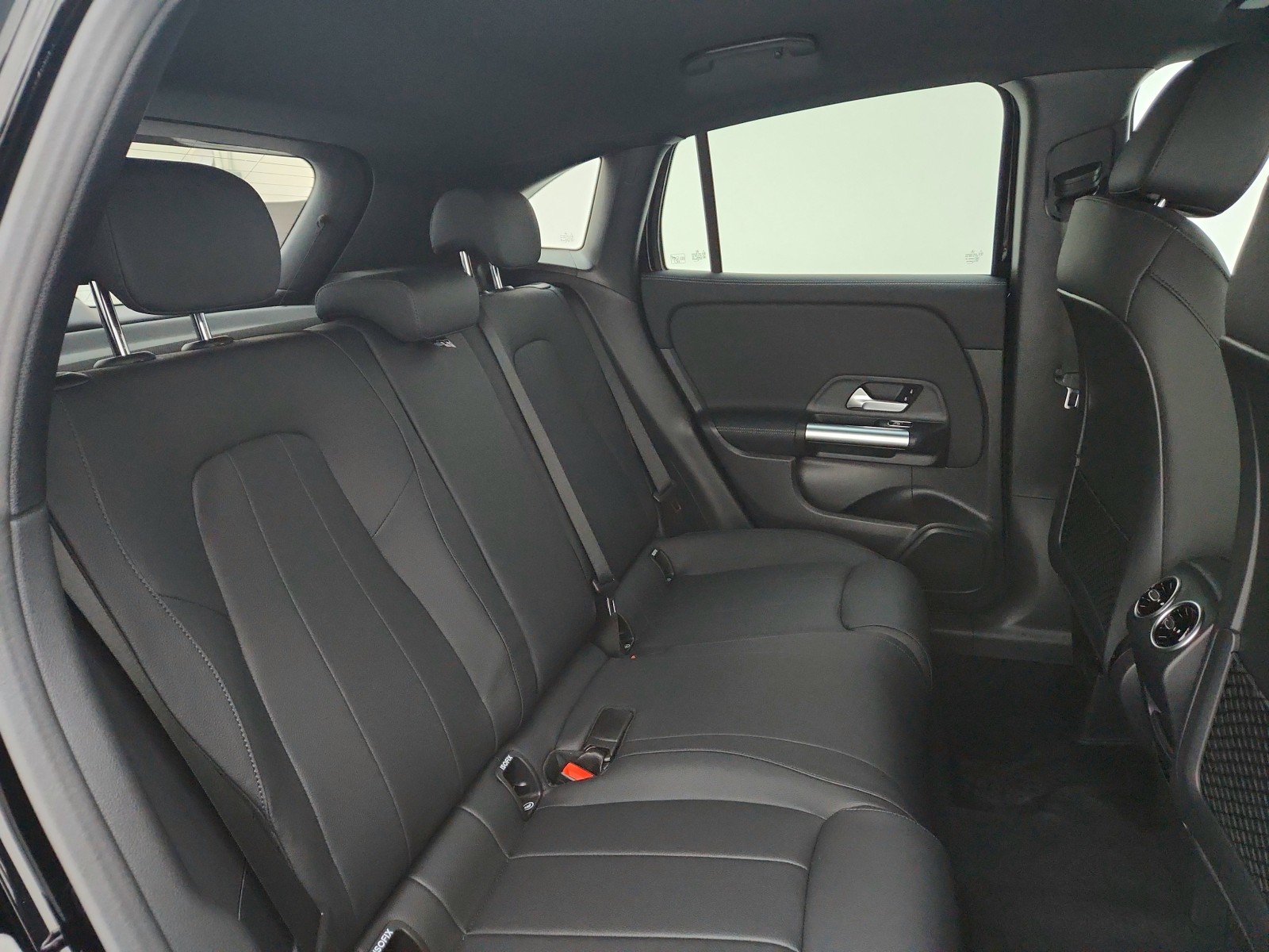 2025 Mercedes Benz GLA 250 photo 38