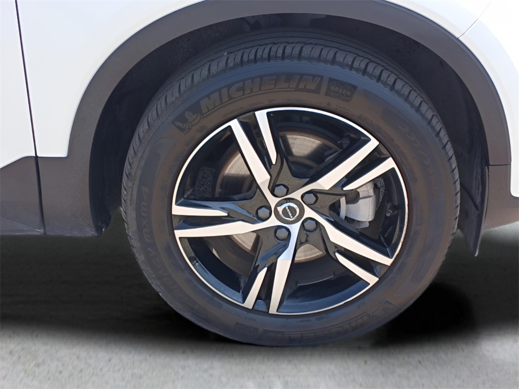 2025 Volvo XC40 Core photo 25