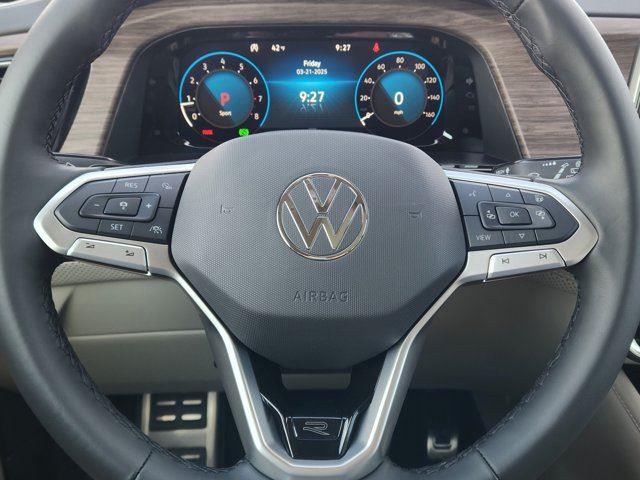 2025 Volkswagen Atlas SEL Premium R-Line photo 17