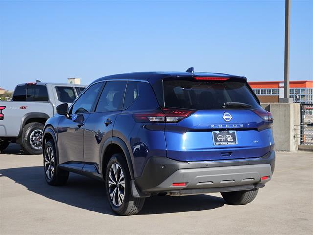 2022 Nissan Rogue SV photo 2