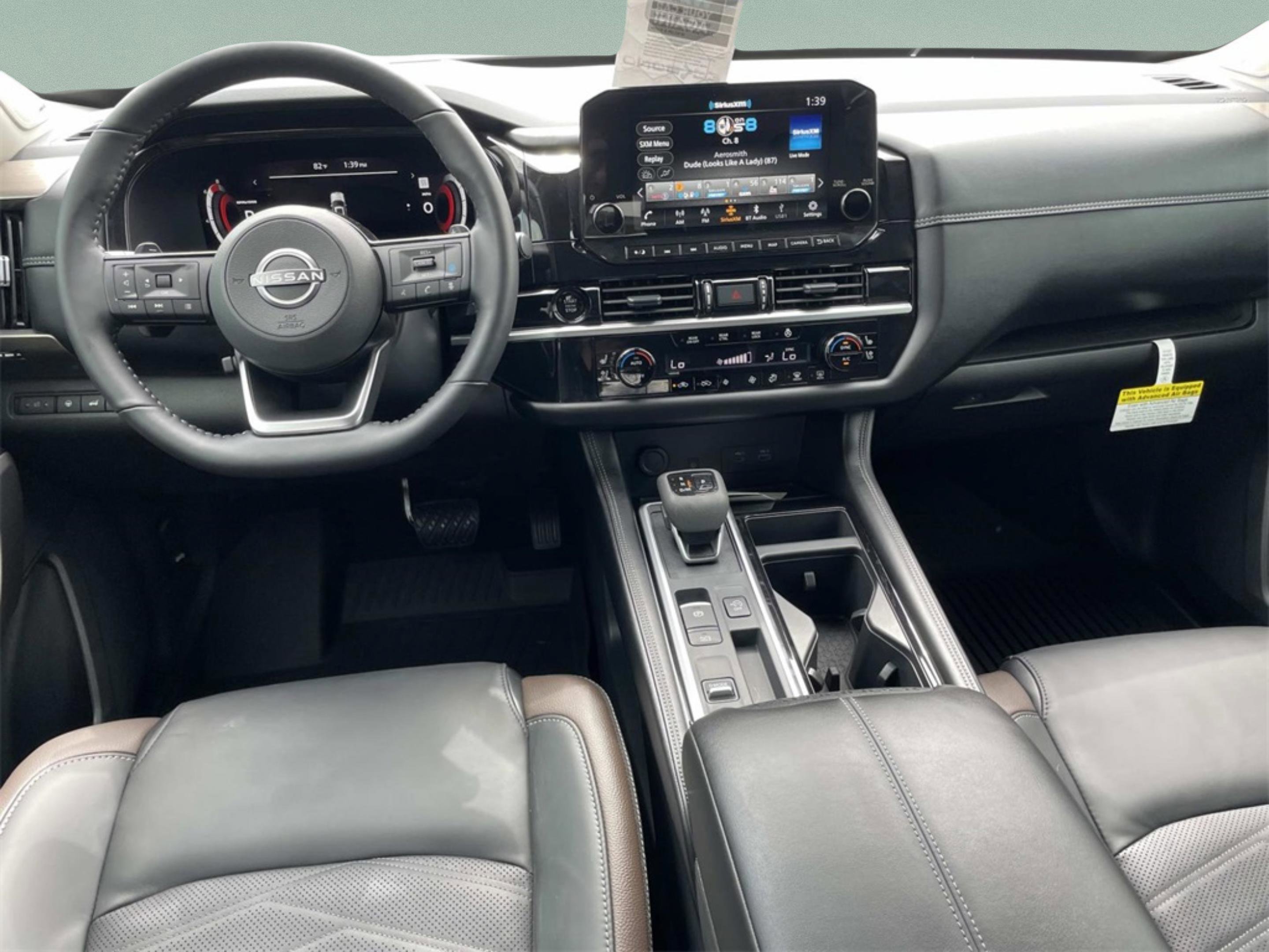 2025 Nissan Pathfinder Platinum photo 4
