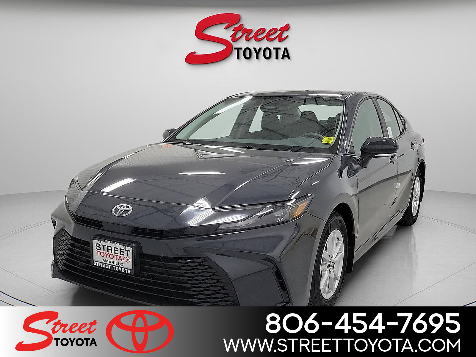 2025 Toyota Camry LE's photo