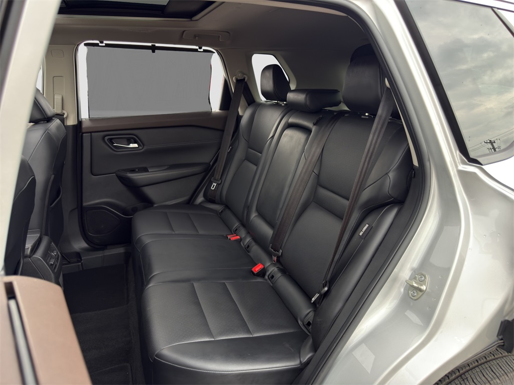 2022 Nissan Rogue SV photo 13