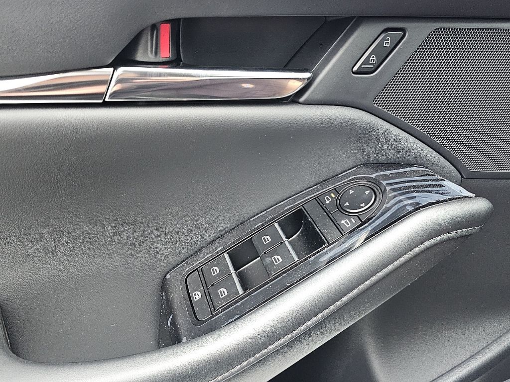 2025 Mazda Mazda3 2.5 s Preferred photo 24