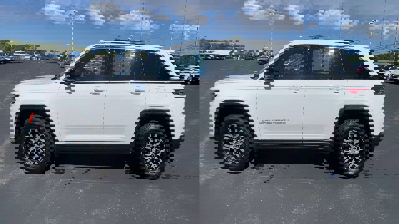 2024 Jeep Grand Cherokee Limited photo 2
