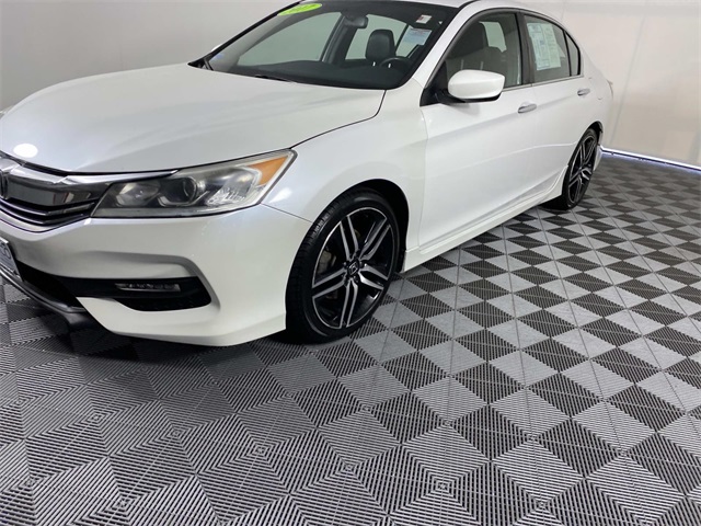2017 Honda Accord Sport photo 3