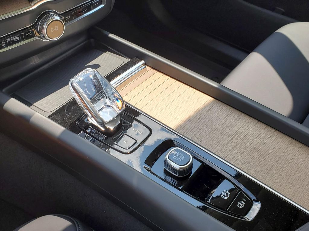 2026 Volvo XC60 B5 Plus photo 14