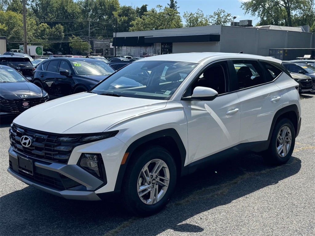 2025 Hyundai Tucson SE photo 3