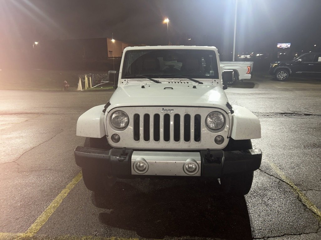 2014 Jeep Wrangler Unlimited Sahara photo 2