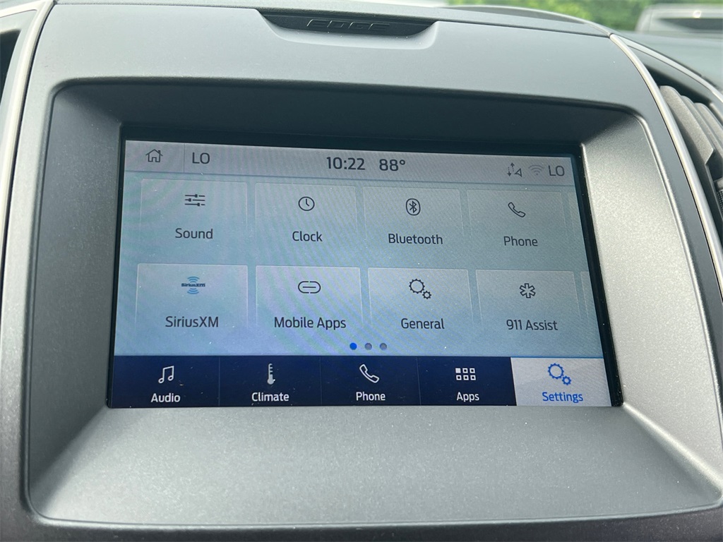 2020 Ford Edge SEL photo 16