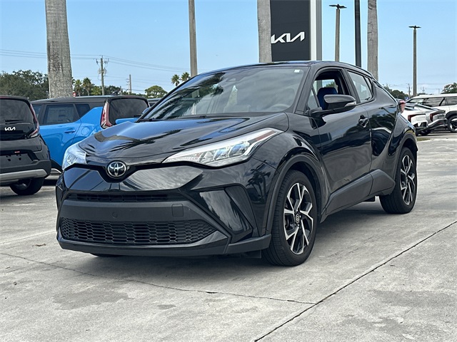 2022 Toyota C-HR XLE photo 2