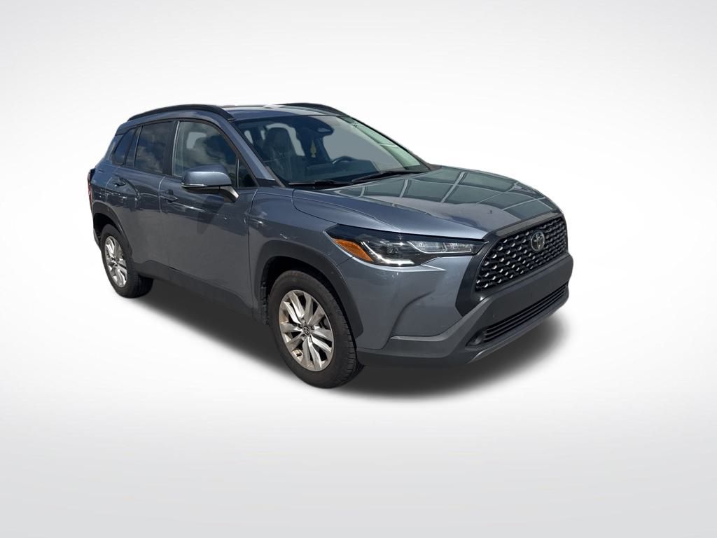2023 Toyota Corolla Cross LE photo 3