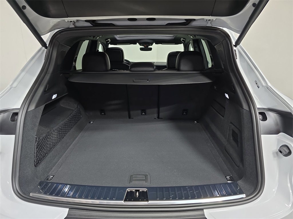 2025 Porsche Cayenne photo 22