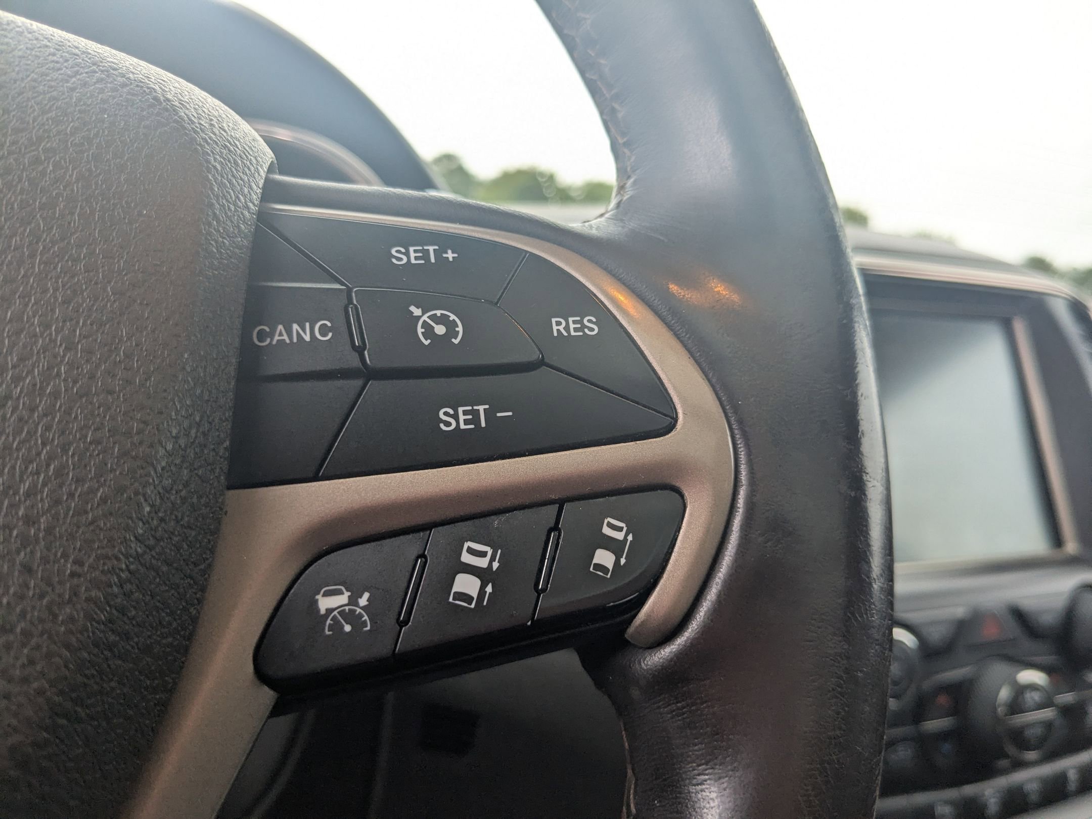 2014 Jeep Grand Cherokee Summit photo 16