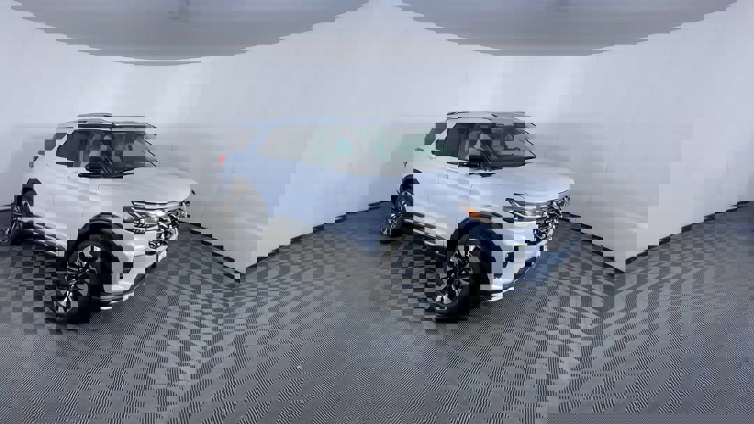 2026 Ford Explorer Platinum photo 2