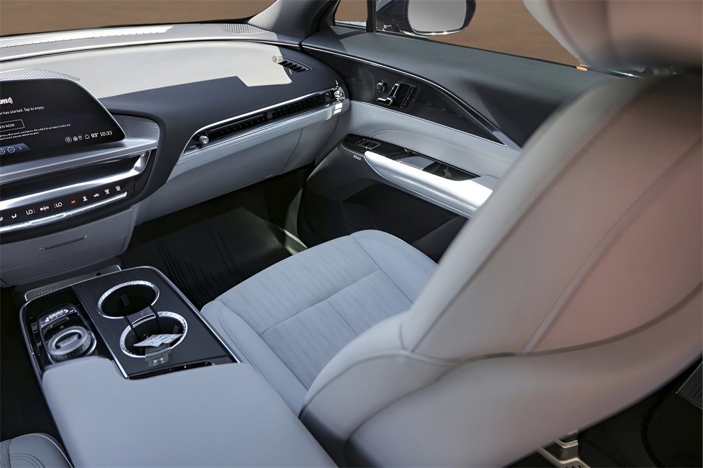 2024 Cadillac Lyriq Sport photo 23