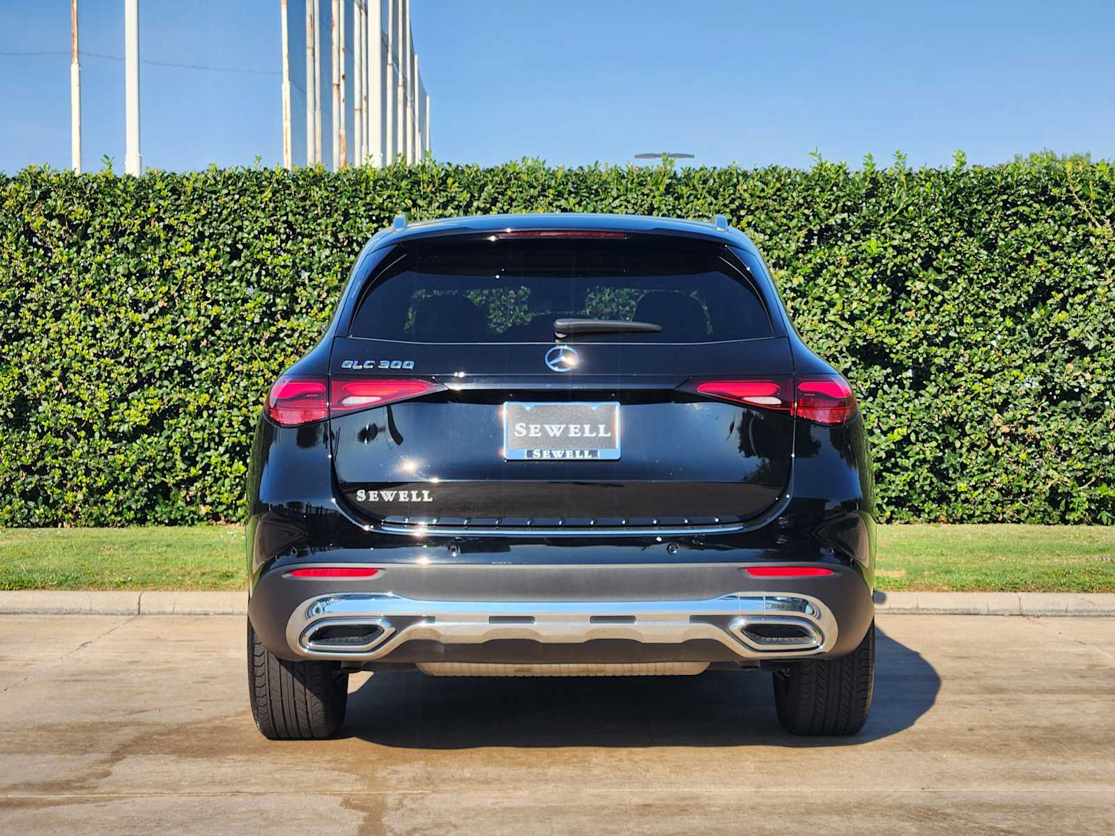 2025 Mercedes Benz GLC 300 photo 2