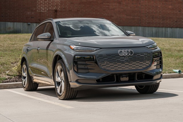 2025 Audi Q6 e-tron Premium Plus