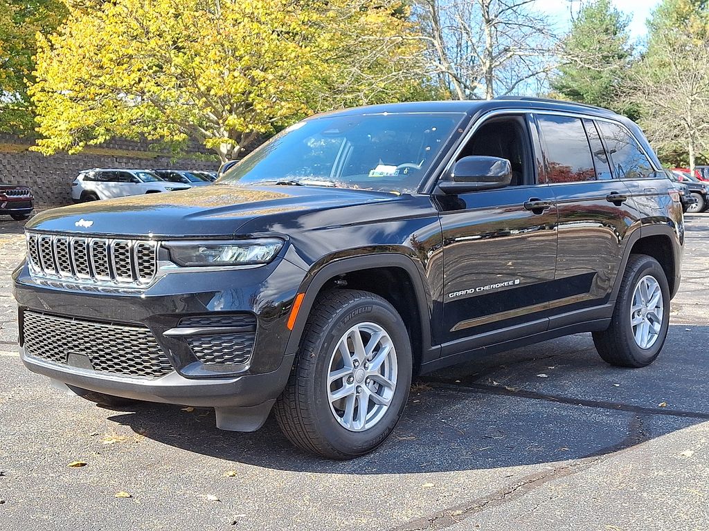 2025 Jeep Grand Cherokee Laredo X photo 2
