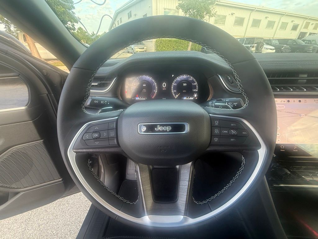 2025 Jeep Grand Cherokee Limited photo 15