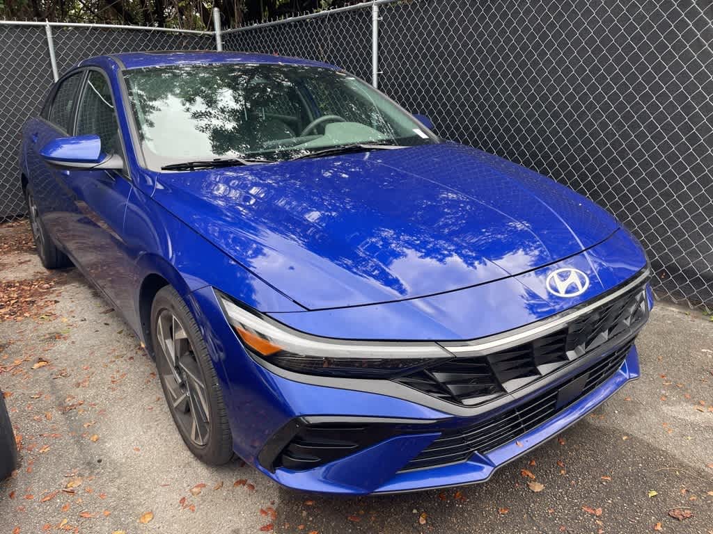 2025 Hyundai Elantra SEL's photo