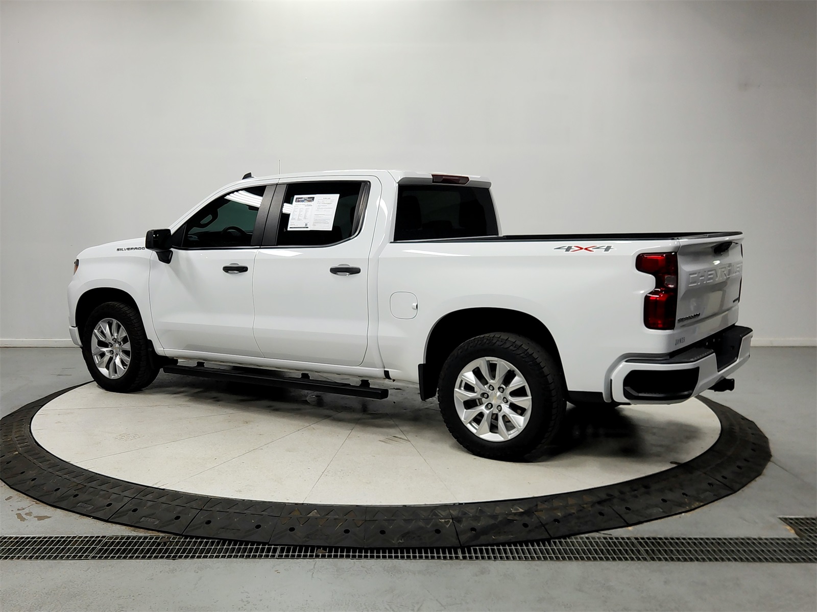 2024 Chevrolet Silverado 1500 Custom photo 2