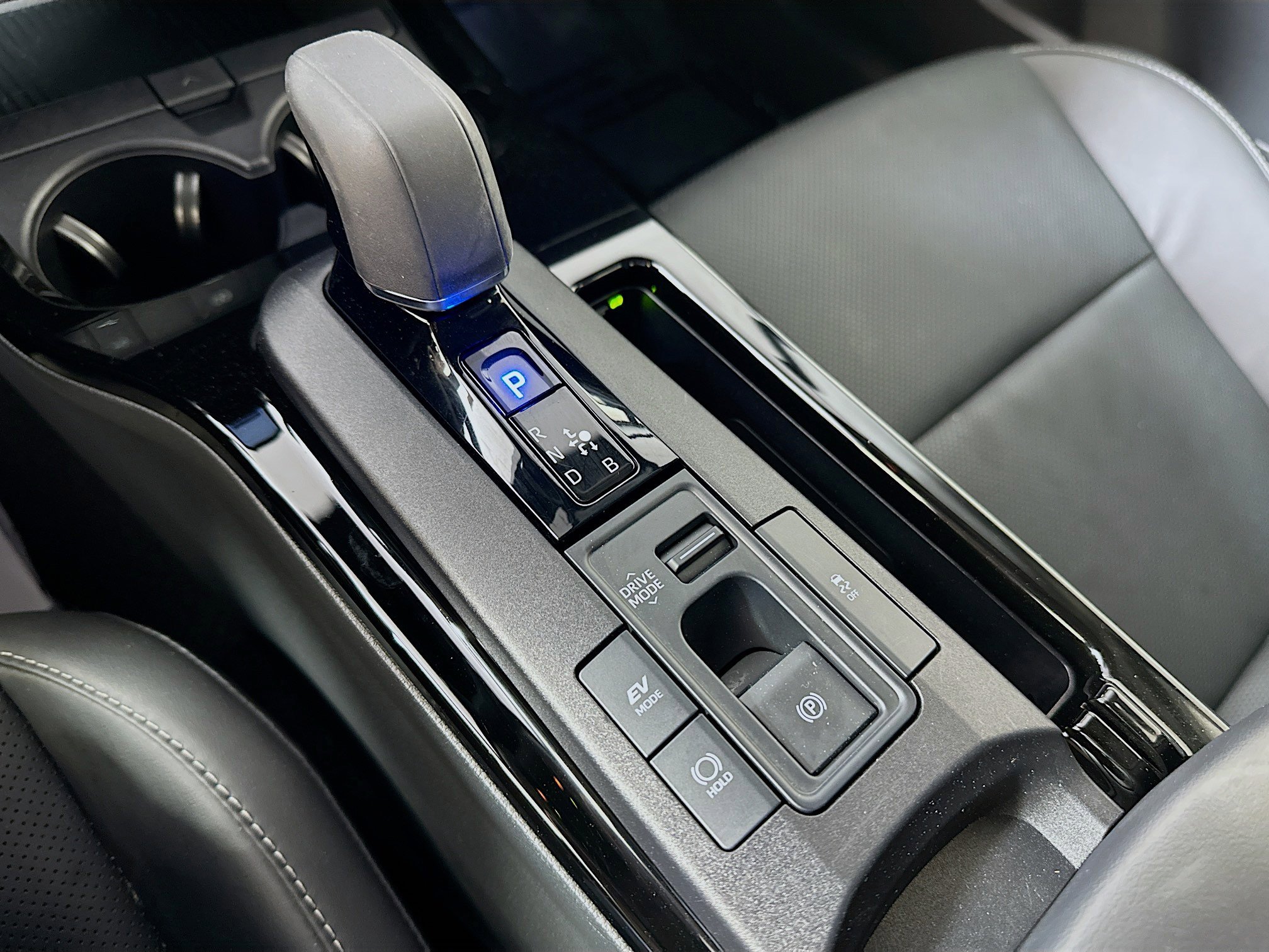 2024 Toyota Prius Limited photo 15