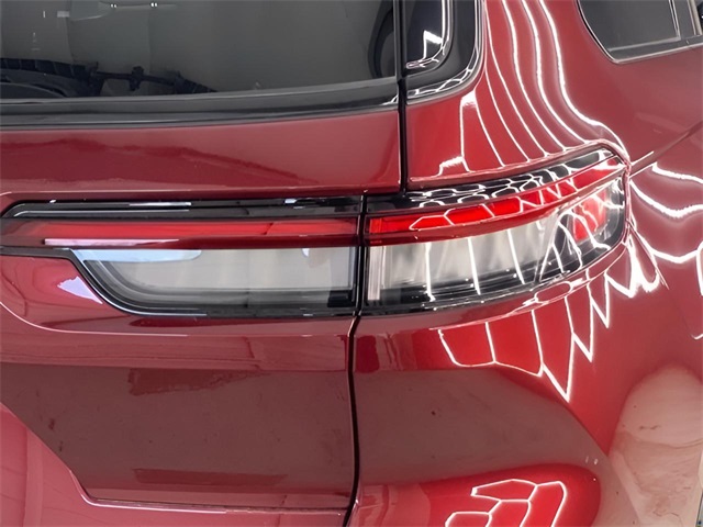 2025 Jeep Grand Cherokee Limited photo 13