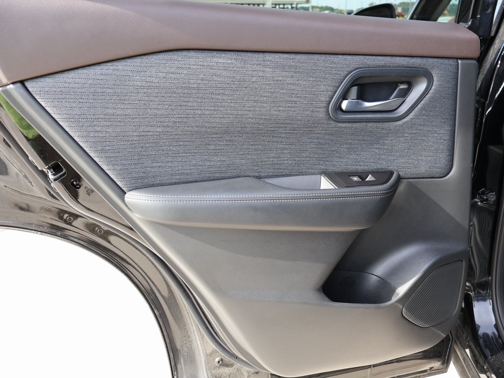 2023 Nissan Rogue SV photo 16