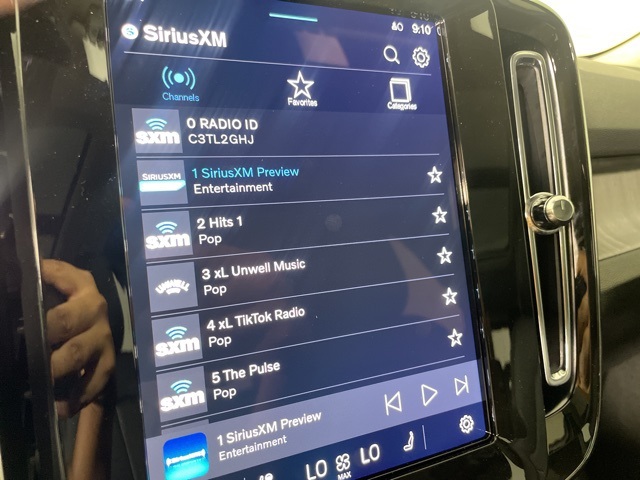 2025 Volvo XC40 Core photo 25