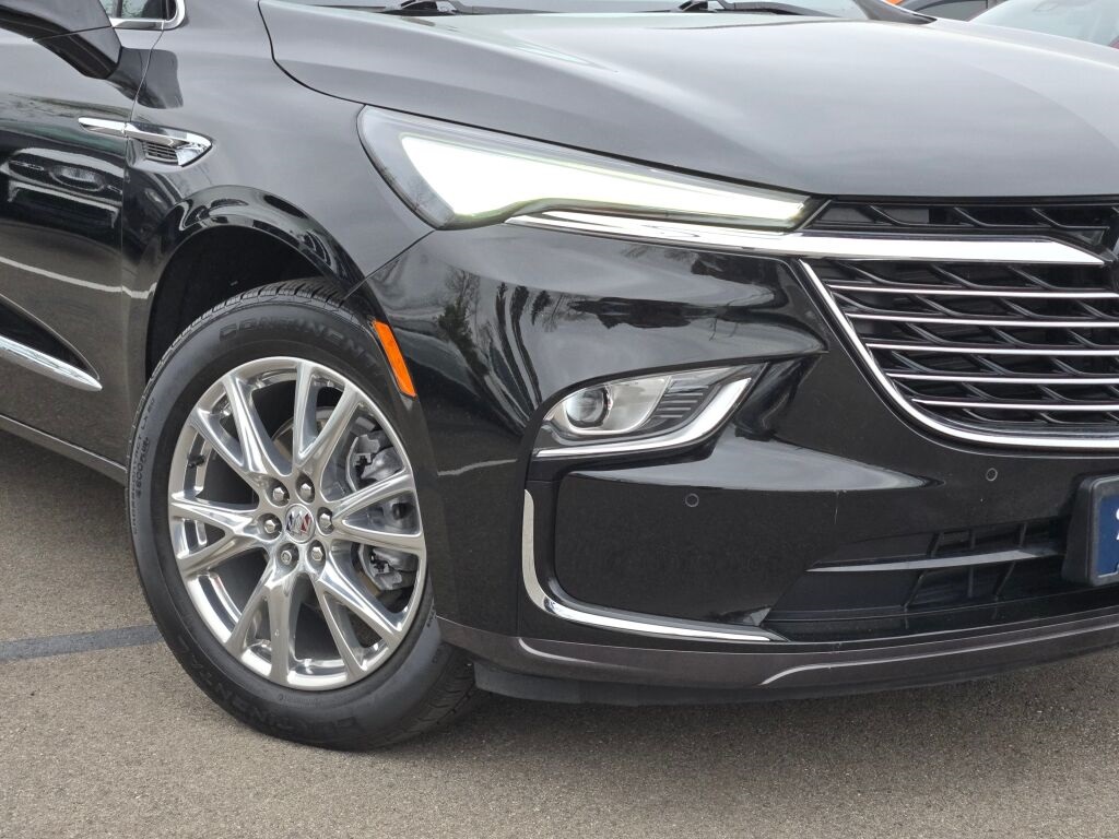 2023 Buick Enclave Essence photo 2