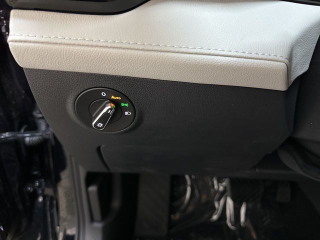 2025 Volkswagen Taos S photo 18