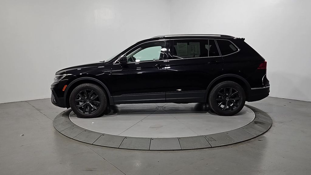 2024 Volkswagen Tiguan SE Wolfsburg Edition photo 2
