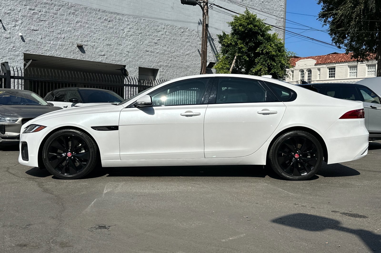2023 Jaguar XF SE photo 2