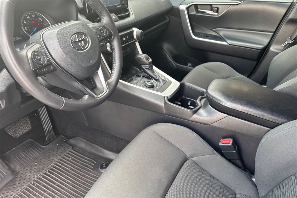 2022 Toyota RAV4 Hybrid SE photo 11