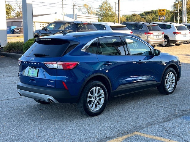 2022 Ford Escape SE photo 4