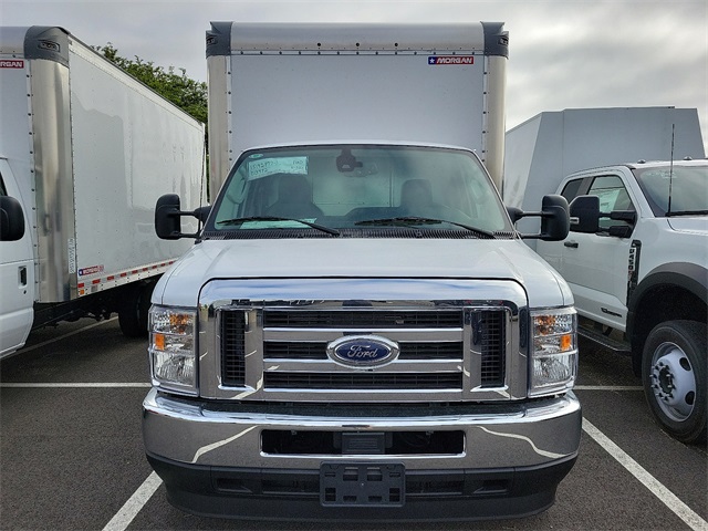 2025 Ford E-350 photo 2