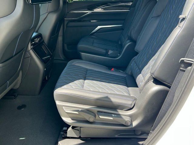 2025 Cadillac Escalade IQ Luxury photo 16