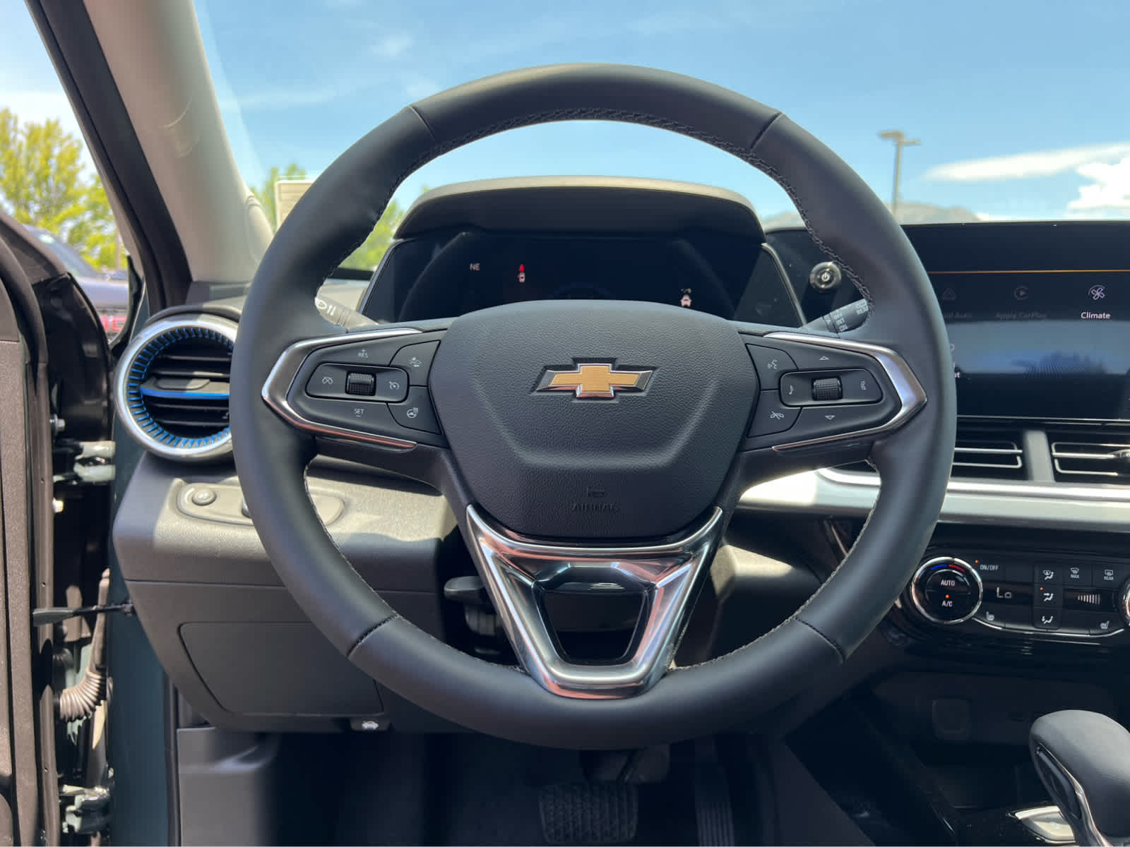 2025 Chevrolet Trax photo 17