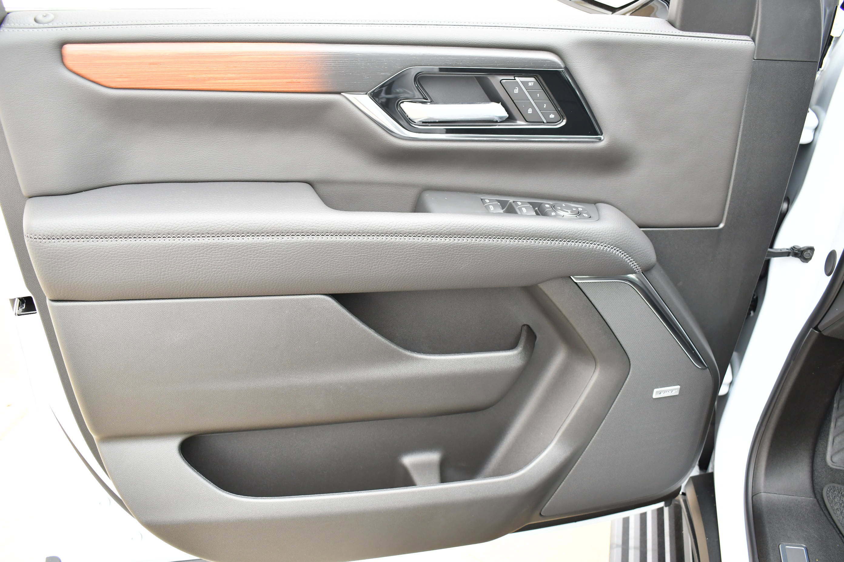 2026 Gmc Yukon Denali photo 2