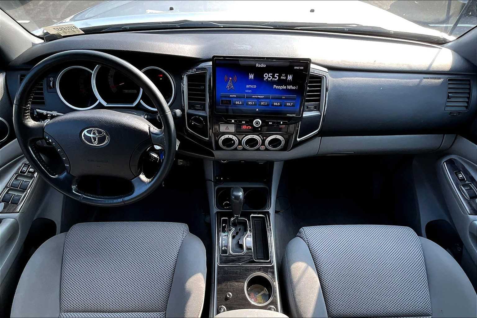 2011 Toyota Tacoma photo 13