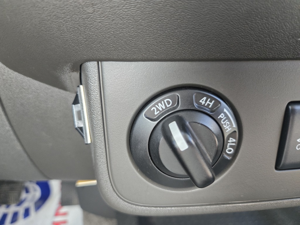 2012 Nissan Frontier PRO-4X photo 17
