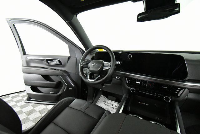2025 Chevrolet Suburban RST photo 16