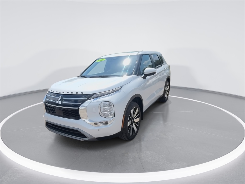 2025 Mitsubishi Outlander SE photo 4