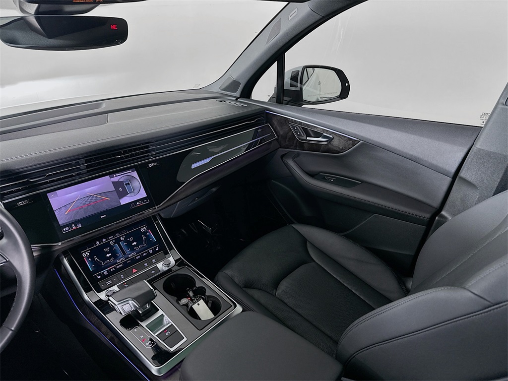 2023 Audi Q7 45 Premium Plus photo 22