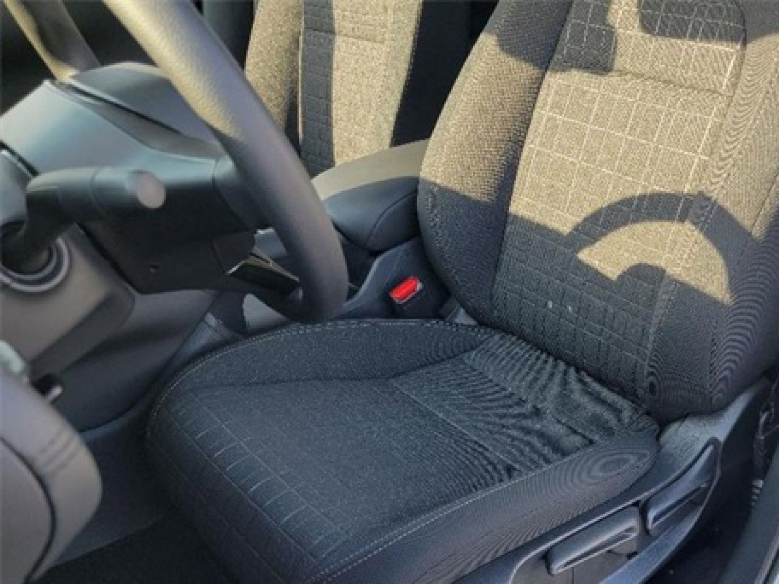 2025 Honda HR-V LX photo 11