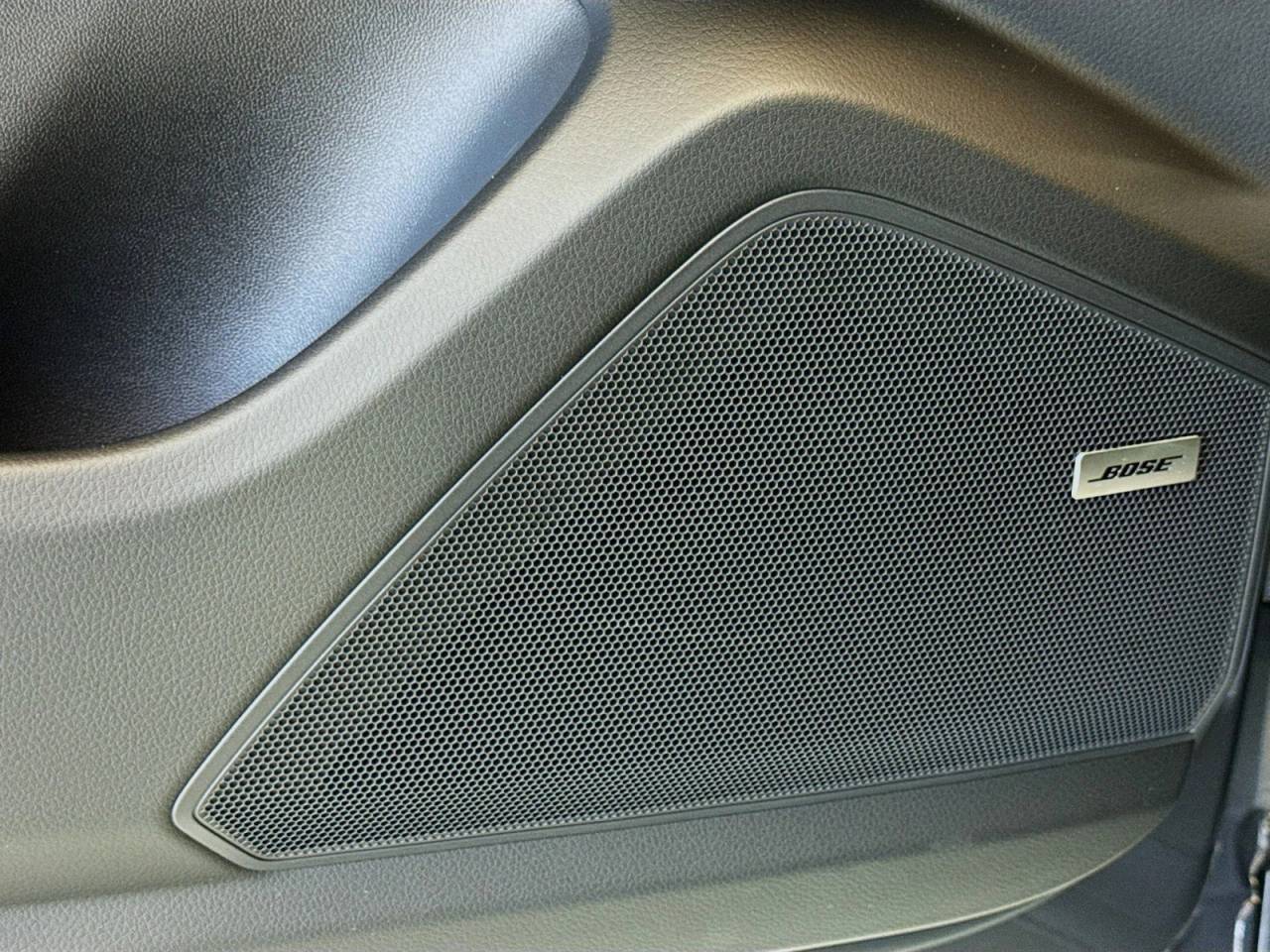 2025 Porsche Cayenne photo 11