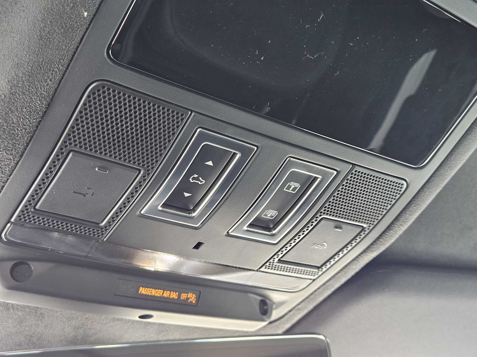 2025 Land Rover Defender 110 photo 20